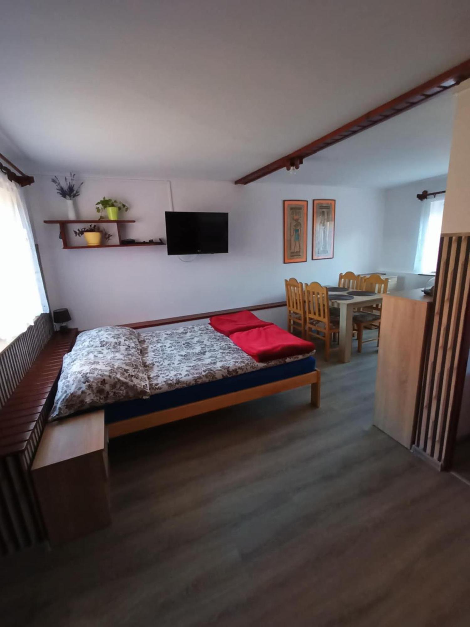 Malinowy Gaj - Z Alpakami I Innymi Zwierzetami Homestay *